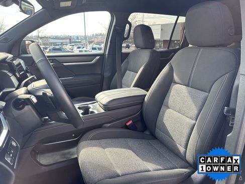 Used 2025 GMC Acadia Elevation image 28