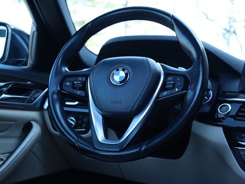 Used 2017 BMW 530i w/ Premium Package image 9