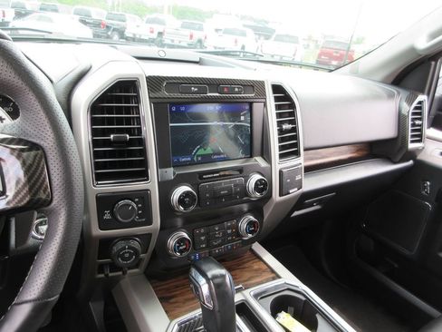 Used 2019 Ford F150 Lariat w/ Equipment Group 502A Luxury AWD/4WD image 31