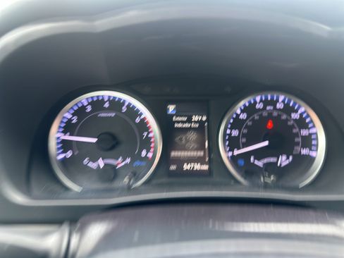 Certified 2019 Toyota Highlander LE image 5