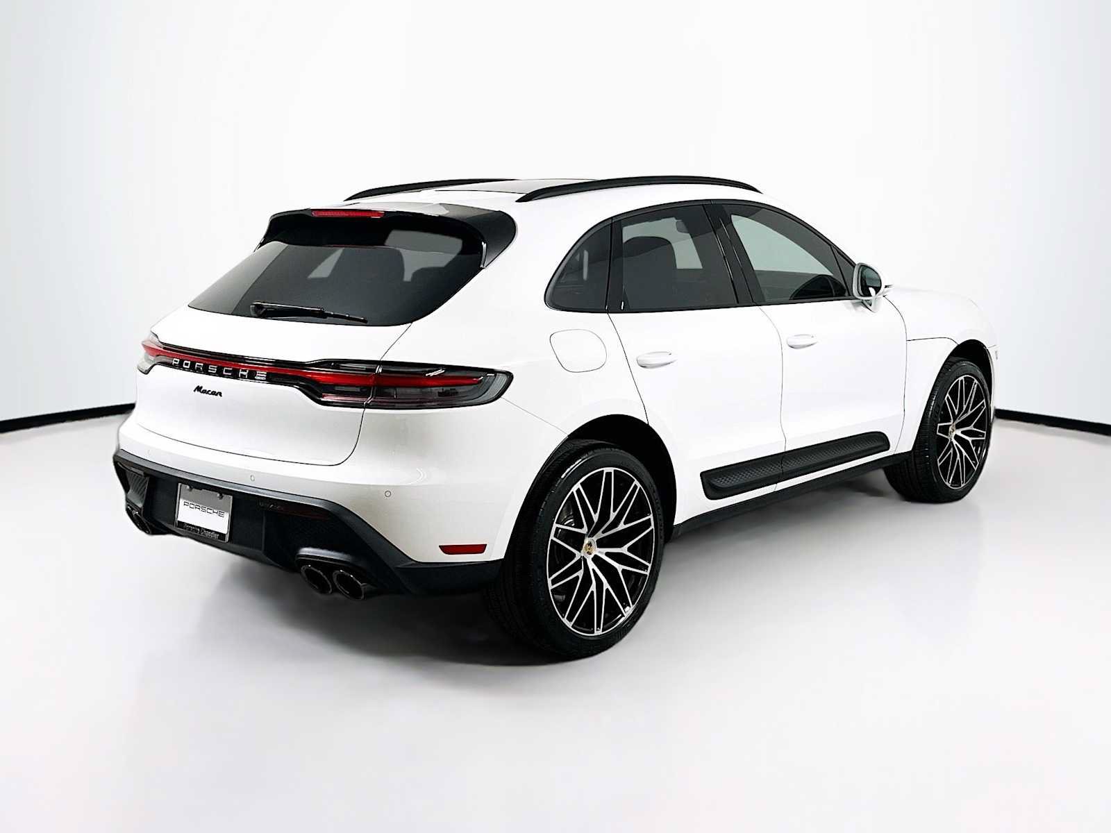 Certified 2026 Porsche Macan AWD/4WD image 9
