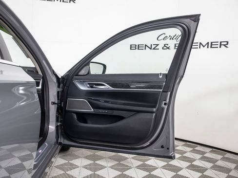 Used 2022 BMW 740i RWD image 19