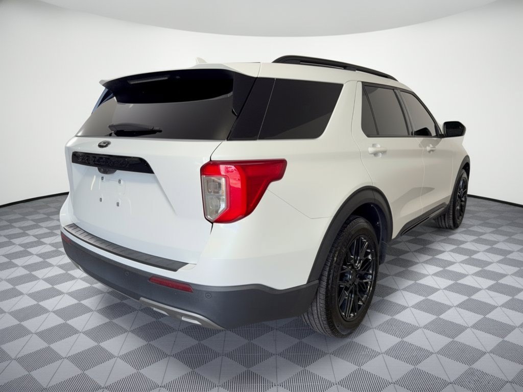 Used 2023 Ford Explorer XLT w/ Equipment Group 202A RWD image 9