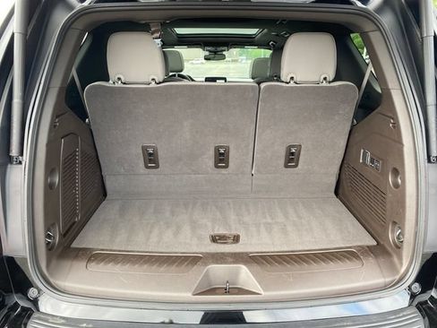 Certified 2023 GMC Yukon SLT w/ SLT Luxury Package AWD/4WD image 23