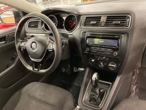 Used 2015 Volkswagen Jetta SE FWD image 18
