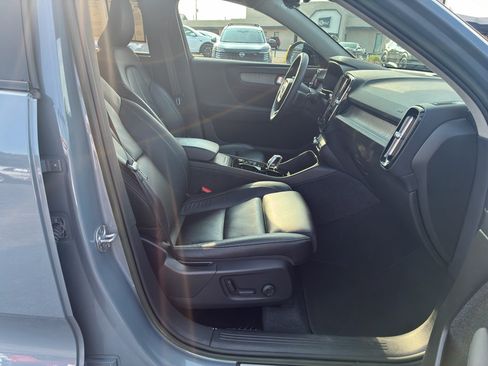 Used 2023 Volvo XC40 B4 Ultimate FWD image 22