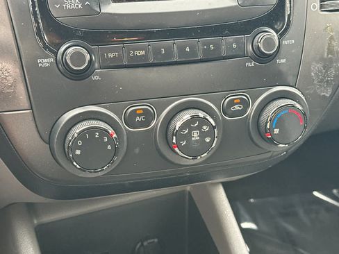 Used 2017 Kia Forte LX FWD image 19
