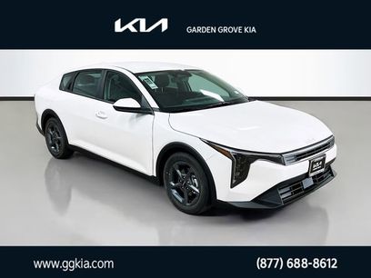 New 2025 Kia K4 LXS