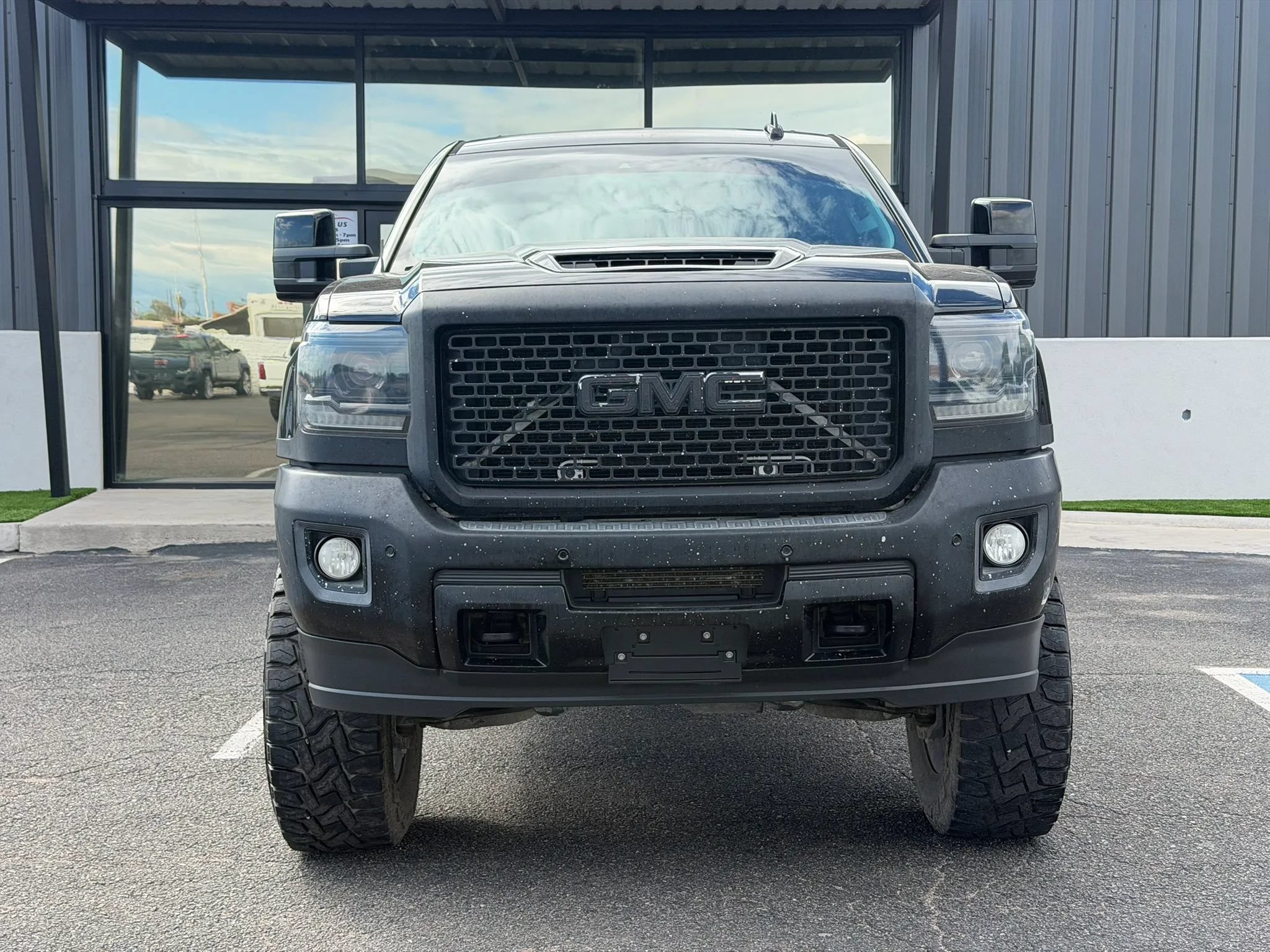 Used 2017 GMC Sierra 2500 Denali w/ Duramax Plus Package AWD/4WD image 17