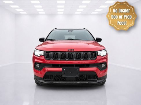 Used 2023 Jeep Compass Latitude w/ Sun and Sound Group AWD/4WD image 2