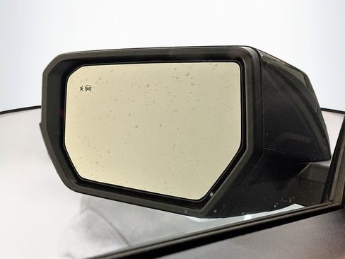 Used 2025 Chevrolet Colorado Trail Boss image 16