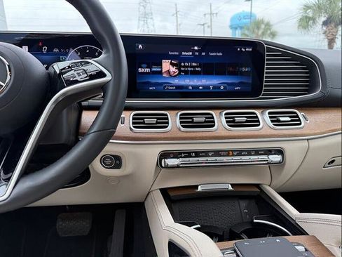 Used 2025 Mercedes-Benz GLS 450 4MATIC image 15