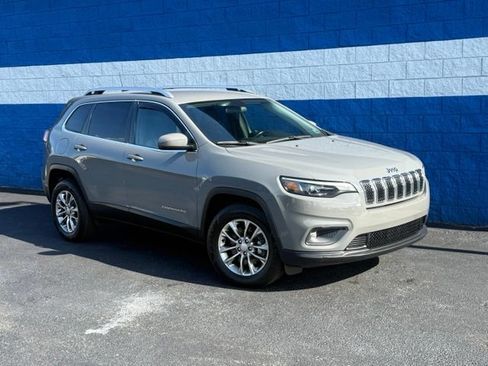 Used 2020 Jeep Cherokee Latitude Plus w/ Cold Weather Group AWD/4WD image 1