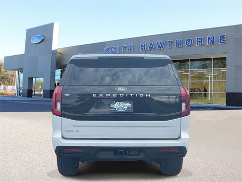 New 2025 Ford Expedition Active image 5