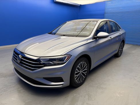 Used 2019 Volkswagen Jetta SE FWD image 4