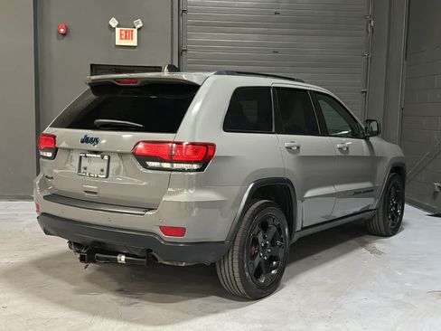 Used 2019 Jeep Grand Cherokee Laredo AWD/4WD image 4
