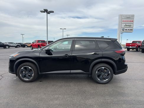 Used 2024 Nissan Rogue SV AWD/4WD image 8