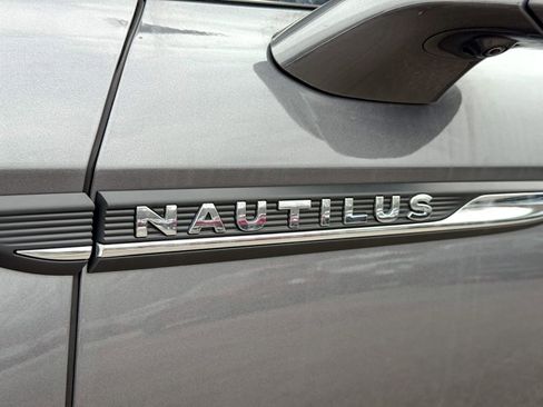 Used 2022 Lincoln Nautilus Reserve image 12