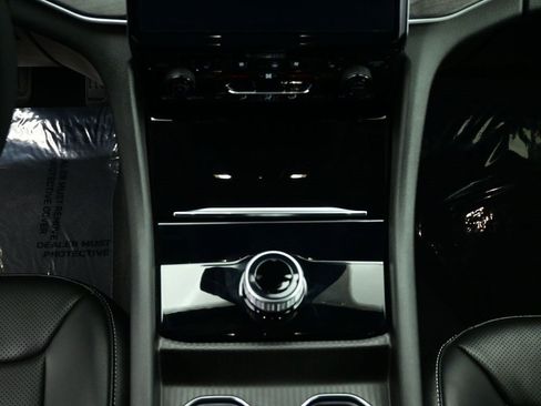 Used 2024 Jeep Grand Cherokee L Limited w/ Luxury Tech Group II image 7