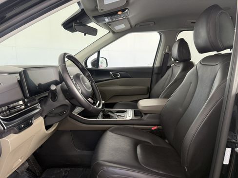 Used 2025 Kia Carnival FWD image 15