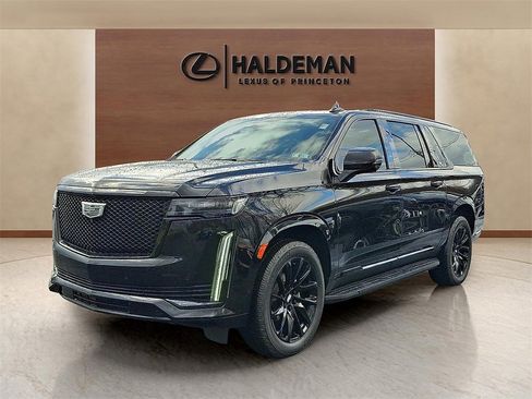 Used 2021 Cadillac Escalade ESV Sport w/ LPO, ONYX Package image 3