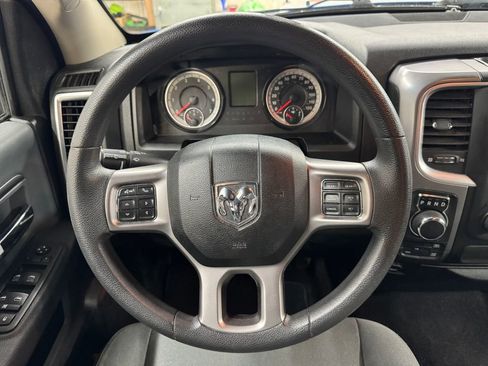 Used 2022 RAM 1500 Classic SLT AWD/4WD image 19