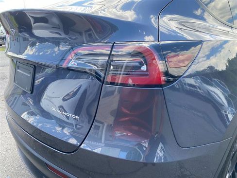 Used 2024 Tesla Model Y Long Range AWD/4WD image 5