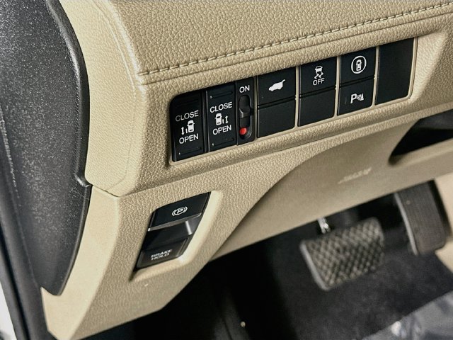 Certified 2024 Honda Odyssey Touring image 26