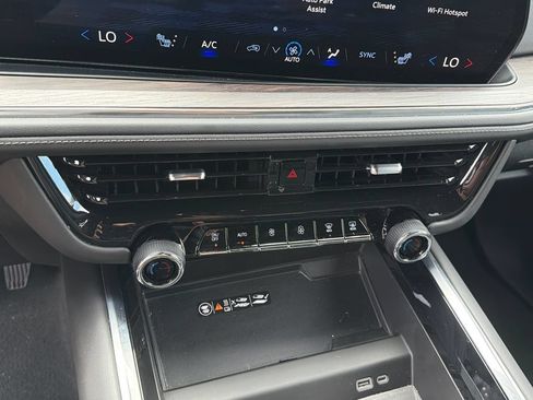Used 2025 Chevrolet Tahoe LT AWD/4WD image 30