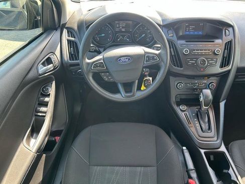 Used 2017 Ford Focus SE image 9