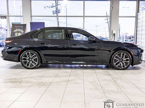 Used 2025 BMW 760i xDrive w/ Executive Package image 9