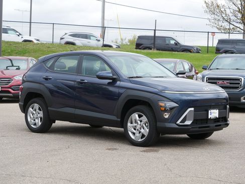 Certified 2025 Hyundai Kona SE AWD/4WD image 4