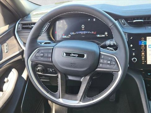 New 2026 Jeep Grand Cherokee L Limited w/ Limited Altitude Package AWD/4WD image 11