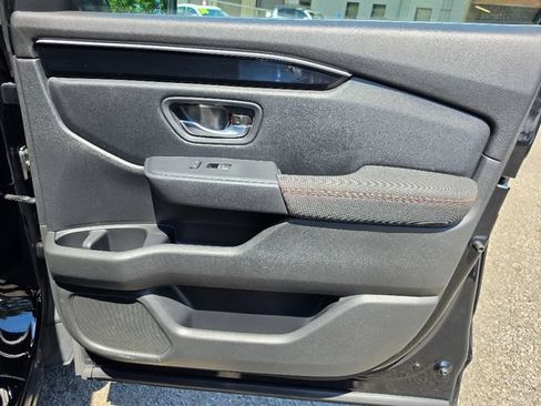 Used 2025 Honda Pilot Sport image 10