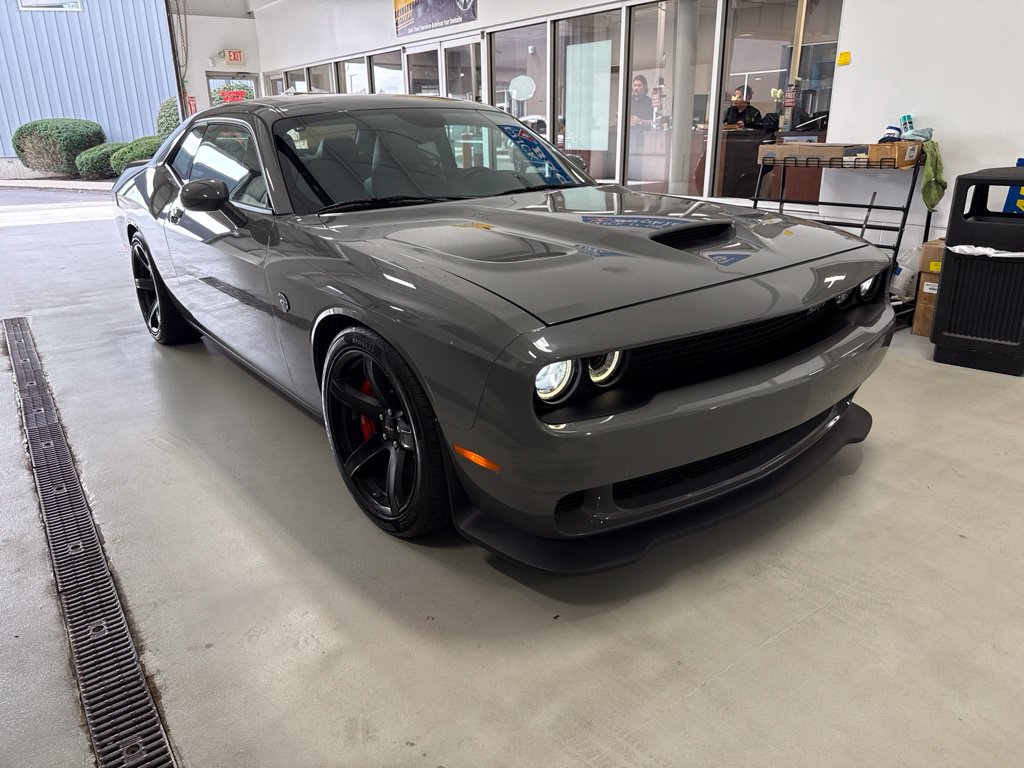 Used 2017 Dodge Challenger SRT Hellcat RWD image 3