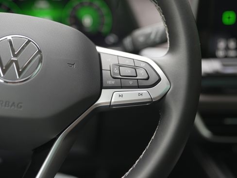 Used 2025 Volkswagen Atlas SEL image 19