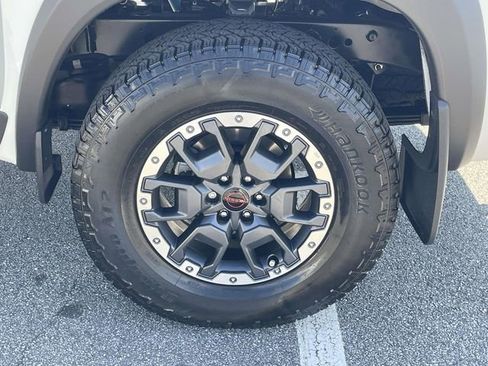 Used 2025 Nissan Frontier PRO-4X w/ Black Accent Package AWD/4WD image 9