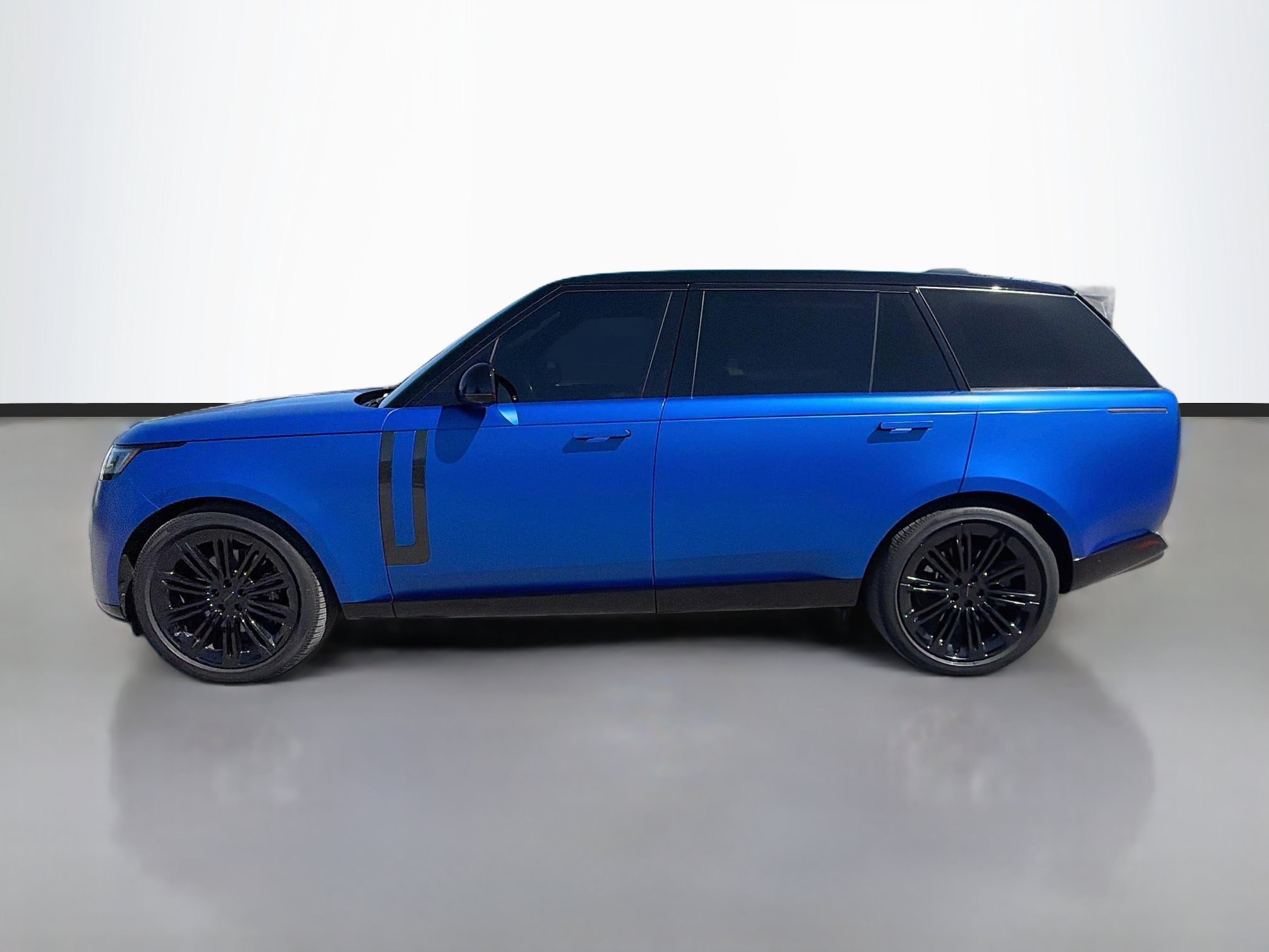 Used 2025 Land Rover Range Rover Long Wheelbase SE AWD/4WD image 2
