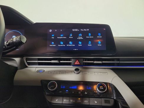 Used 2023 Hyundai Elantra Limited w/ Preferred Accessory Package FWD image 19