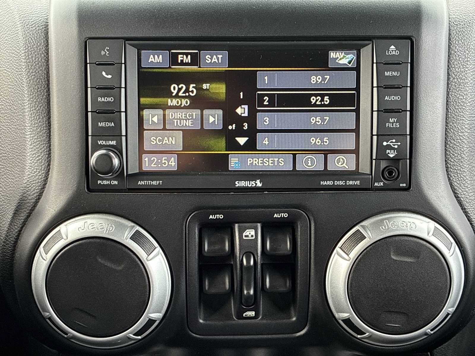Used 2015 Jeep Wrangler Unlimited Rubicon AWD/4WD image 12