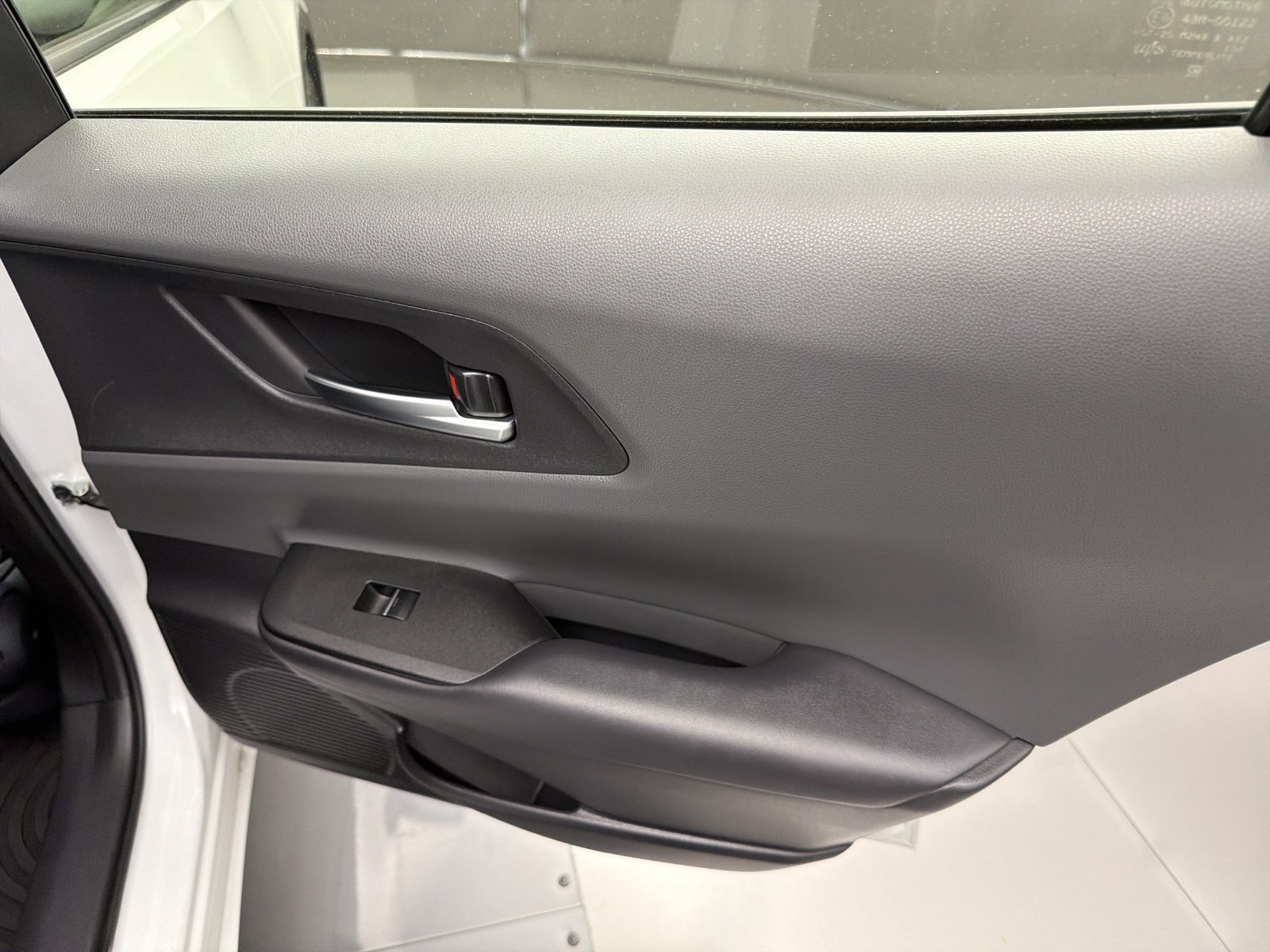 Certified 2025 Toyota Prius XLE FWD image 16