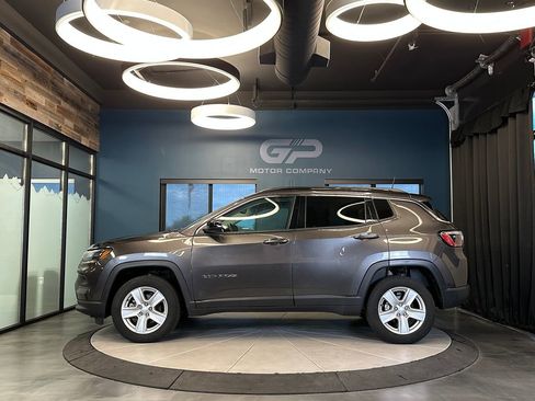 Used 2022 Jeep Compass Latitude AWD/4WD image 6