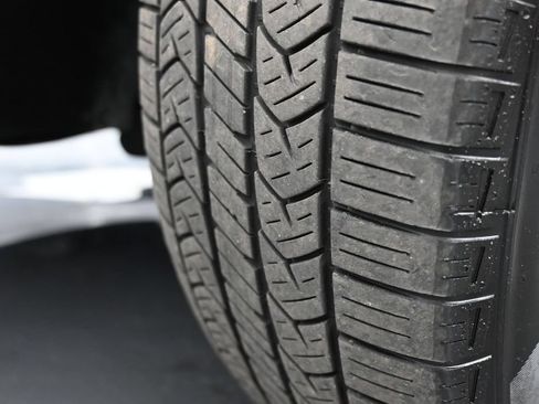 Used 2014 Chrysler Town & Country Touring-L FWD image 17