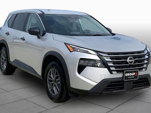 Used 2024 Nissan Rogue S FWD image 3