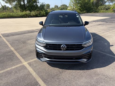 Used 2022 Volkswagen Tiguan SE R-Line AWD/4WD image 2