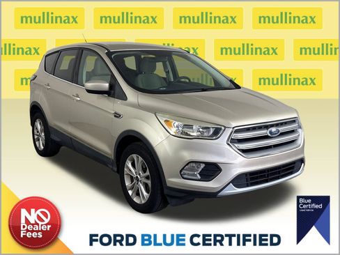Used 2017 Ford Escape SE FWD image 1