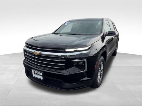Certified 2025 Chevrolet Traverse LT w/ Driver Confidence Package AWD/4WD image 2
