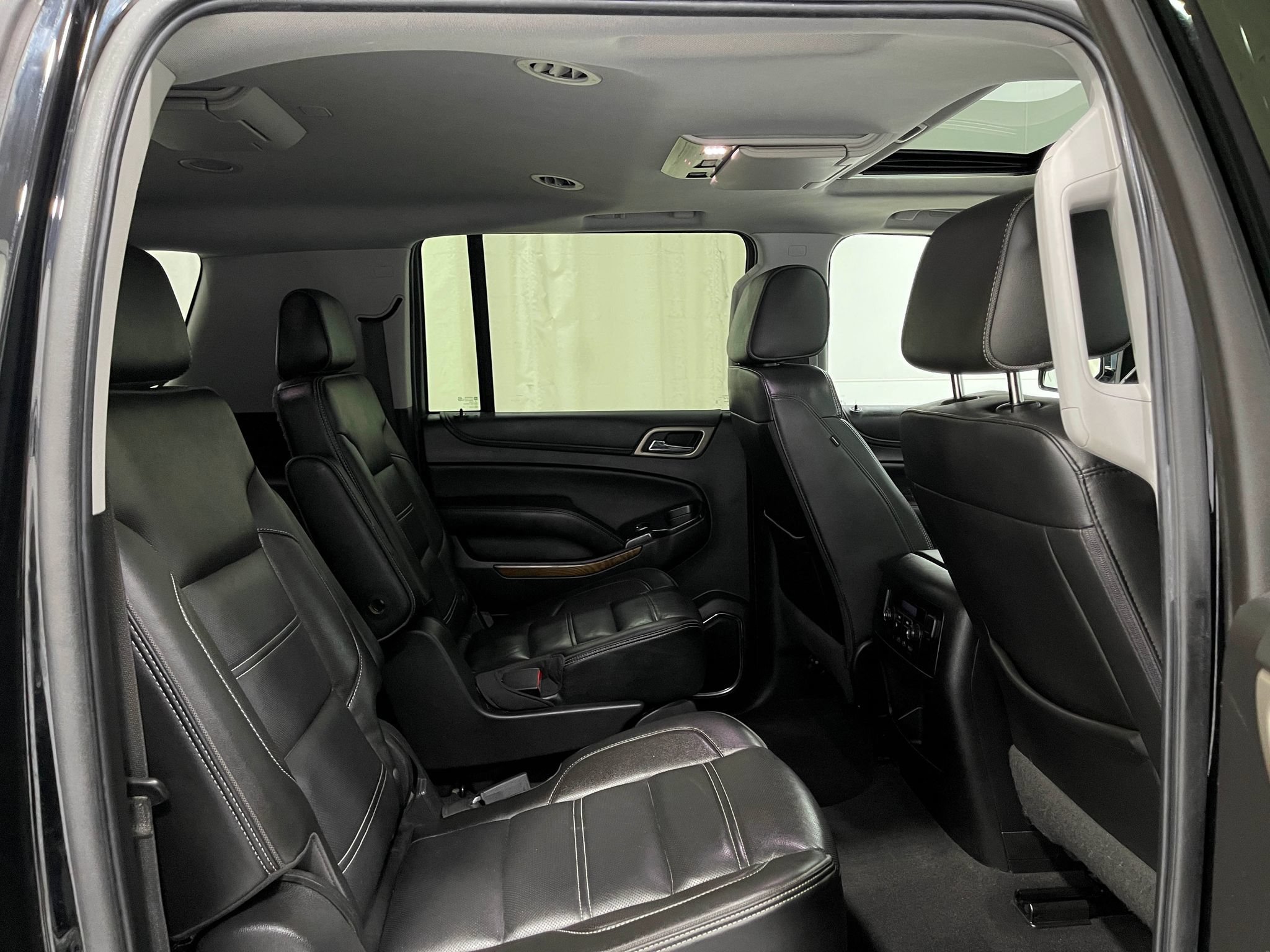 Used 2020 GMC Yukon XL Denali w/ Denali Ultimate Package AWD/4WD image 34