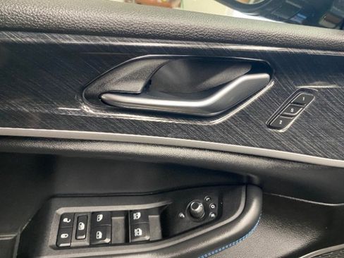 Used 2022 Jeep Grand Cherokee Trailhawk w/ Advanced Protech Group II AWD/4WD image 23