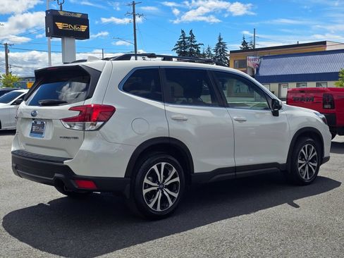 Used 2019 Subaru Forester Limited AWD/4WD image 6